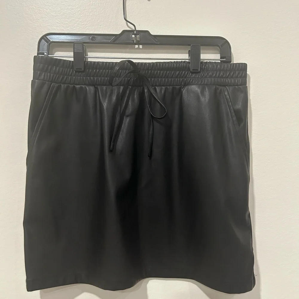 Shinestar Faux leather black skirt size medium